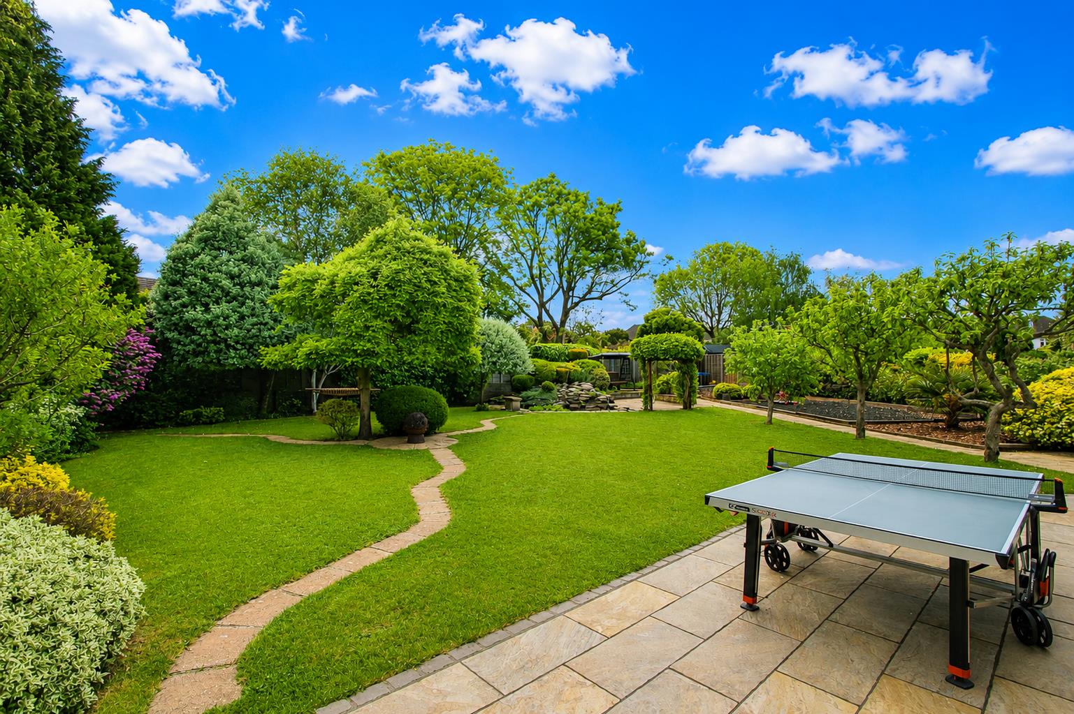 4 bed property in Farm Close, Wallington